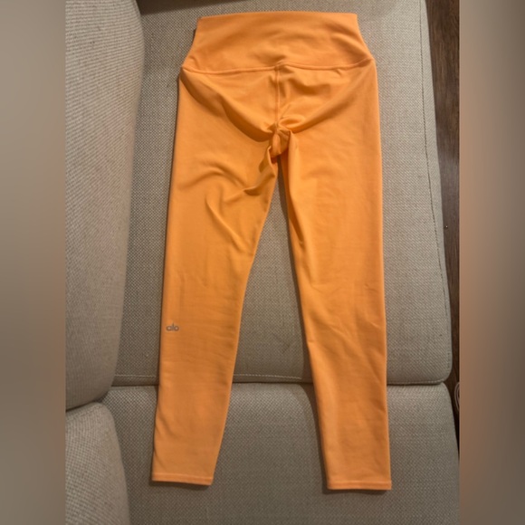 Alo Yoga High waist leggings, Size M - Picture 4 of 4